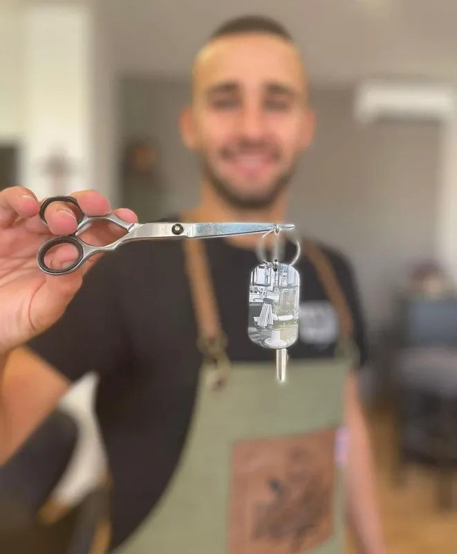 FOTO: OTVOREN JE BARBER MATE! Nogometni genij Mate Čolak u svom frizerskom salonu radi najbolje frizure 8