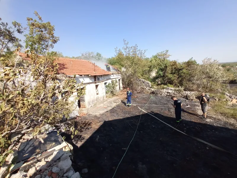 Grudski vatrogasci gasili stambeni objekt na Višnjici, šumu na Puteševici, Blidinje... 1
