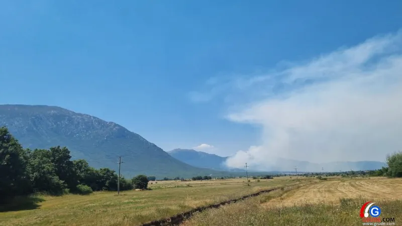 FOTO: Naš suradnik se javio iz Livna, zatražen kanader zbog požara na Kamešnici 1