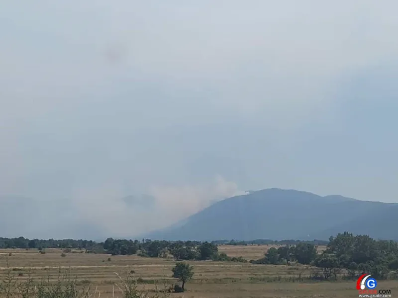 FOTO: Naš suradnik se javio iz Livna, zatražen kanader zbog požara na Kamešnici 3