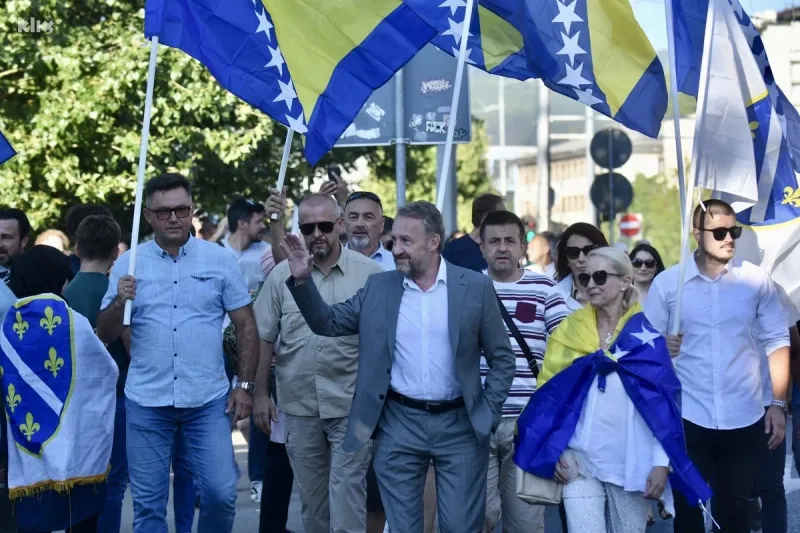 Sarajevo potvrdilo da mrzi Hrvate i Bošnjake koji nisu iz Sarajeva! Nijedan grad ih nije podržao u prosvjedu 2