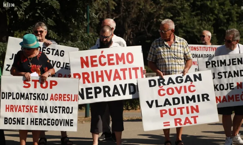 (VIDEO) Podrška sarajevskoj policiji: SDA proračunski korisnici se sukobili s njima