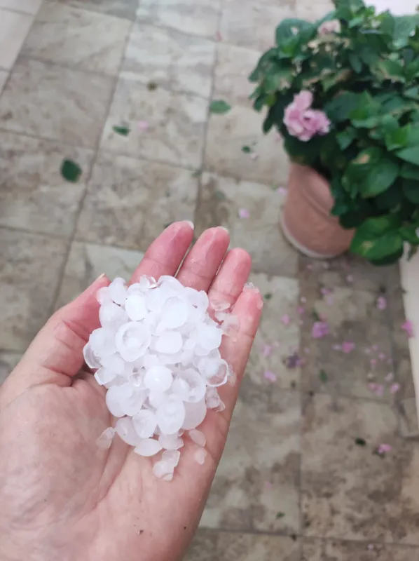 FOTO: U Ružićima padala tuča veličine oraha 1