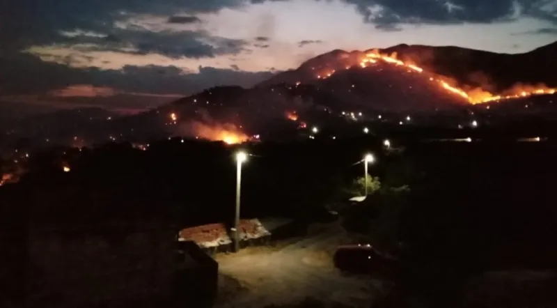 Neumskom zaleđu prijeti katastrofa, vatrogasci brane kuće