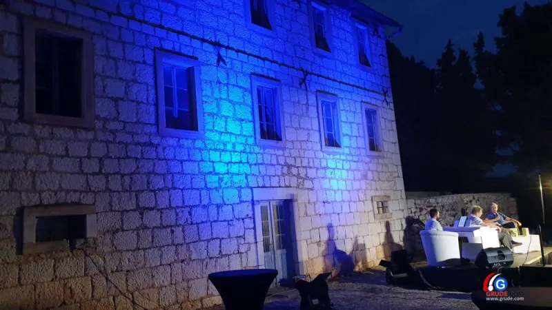 FOTO: U prekrasnom ambijentu predstavljene knjige Nikole Kujundžića
