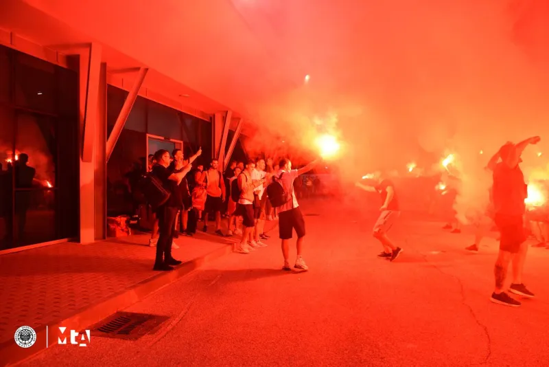 VIDEO: Navijači priredili veličanstven doček Zrinjskom