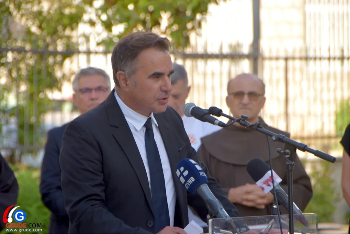 Govor generala Stanka Sopte Baje: Grude, ovaj hercegovački krš, dade na stotine i tisuće znanih i neznanih junaka. Vitezova! 1