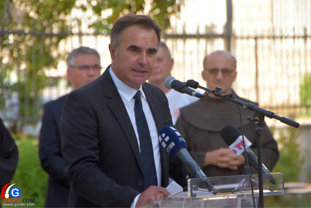 Govor generala Stanka Sopte Baje: Grude, ovaj hercegovački krš, dade na stotine i tisuće znanih i neznanih junaka. Vitezova! 2