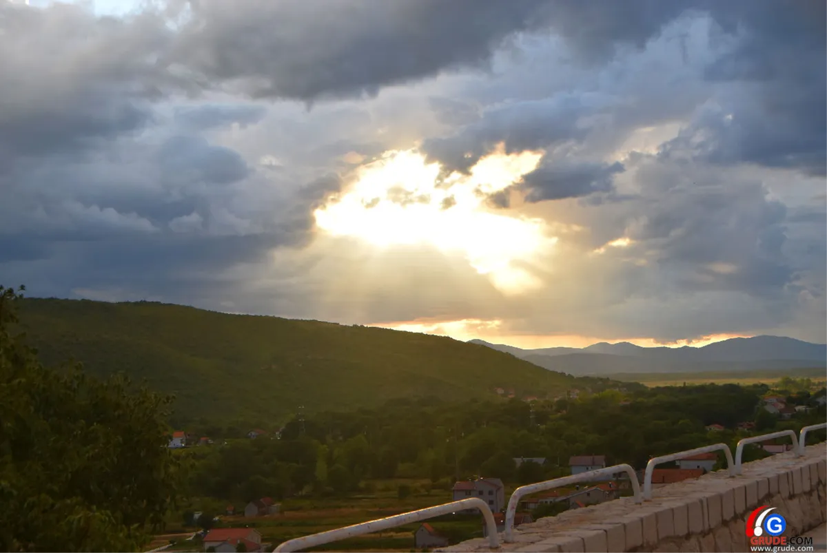 Fra Luka Marić u crkvi svete Kate: Gruđani, vi ste primjer odanosti Bogu i svojim starima, a da će biti križeva... ne možemo Bogu bez probodenih ruku! 10