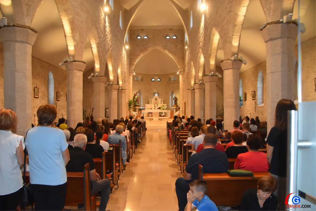 Fra Luka Marić u crkvi svete Kate: Gruđani, vi ste primjer odanosti Bogu i svojim starima, a da će biti križeva... ne možemo Bogu bez probodenih ruku! 5