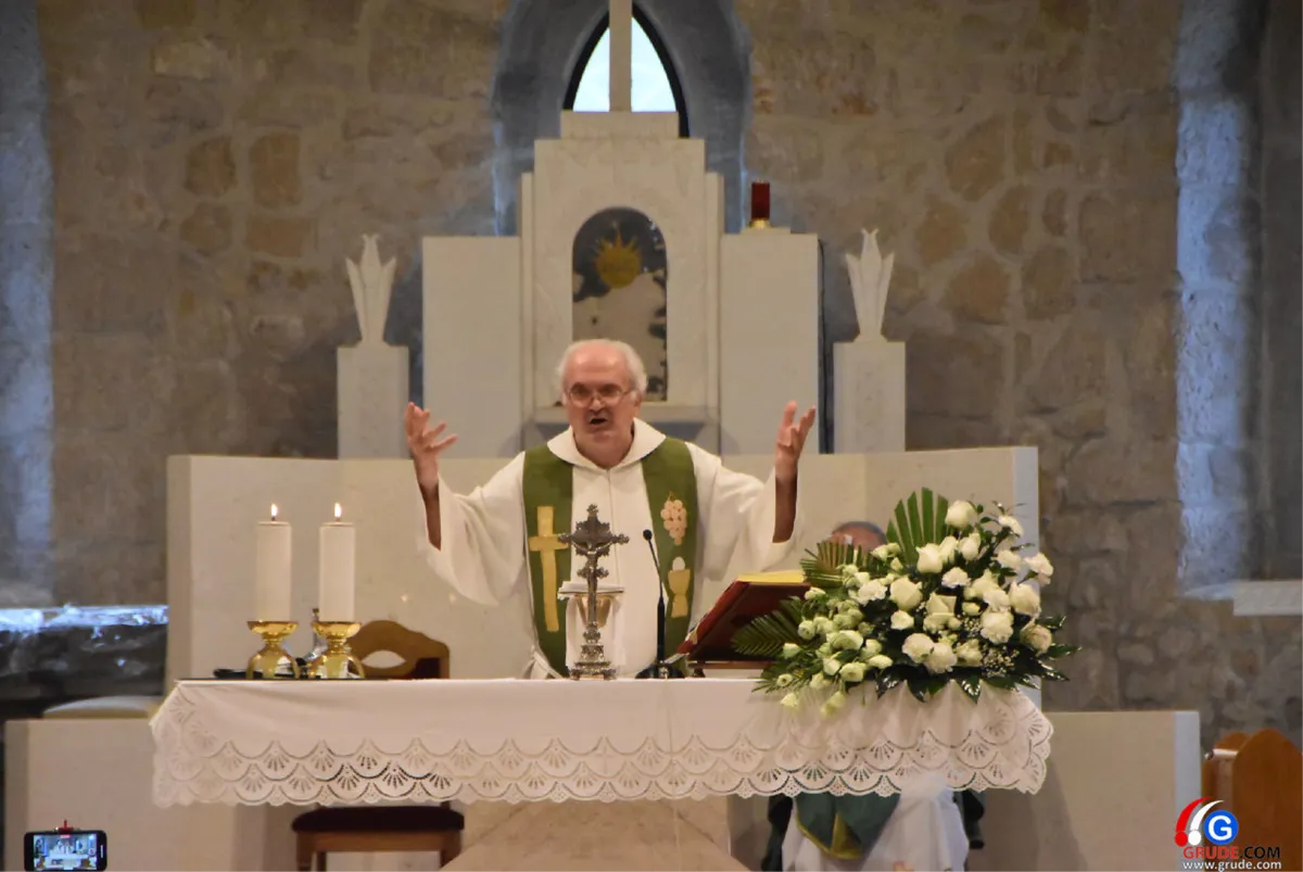 Fra Luka Marić u crkvi svete Kate: Gruđani, vi ste primjer odanosti Bogu i svojim starima, a da će biti križeva... ne možemo Bogu bez probodenih ruku! 6