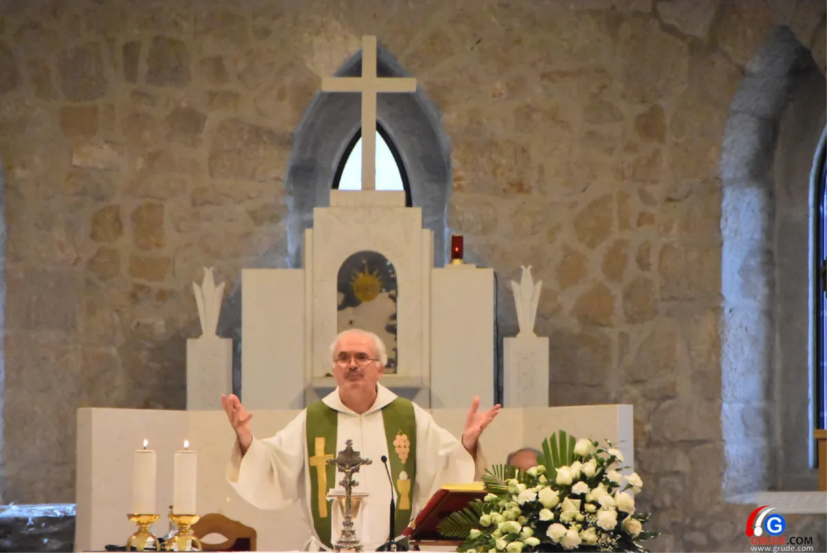 Fra Luka Marić u crkvi svete Kate: Gruđani, vi ste primjer odanosti Bogu i svojim starima, a da će biti križeva... ne možemo Bogu bez probodenih ruku! 7