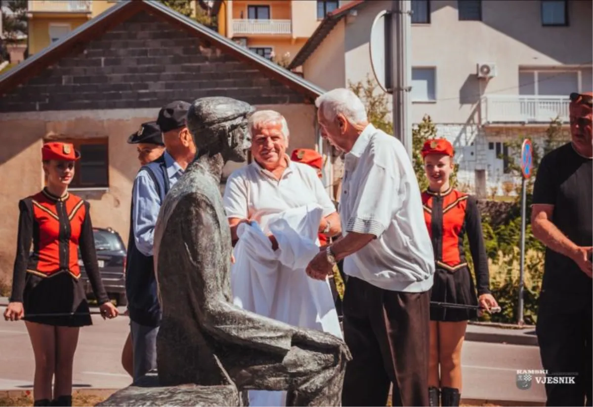 RAMA: Otkriven spomenik gastarbajteru