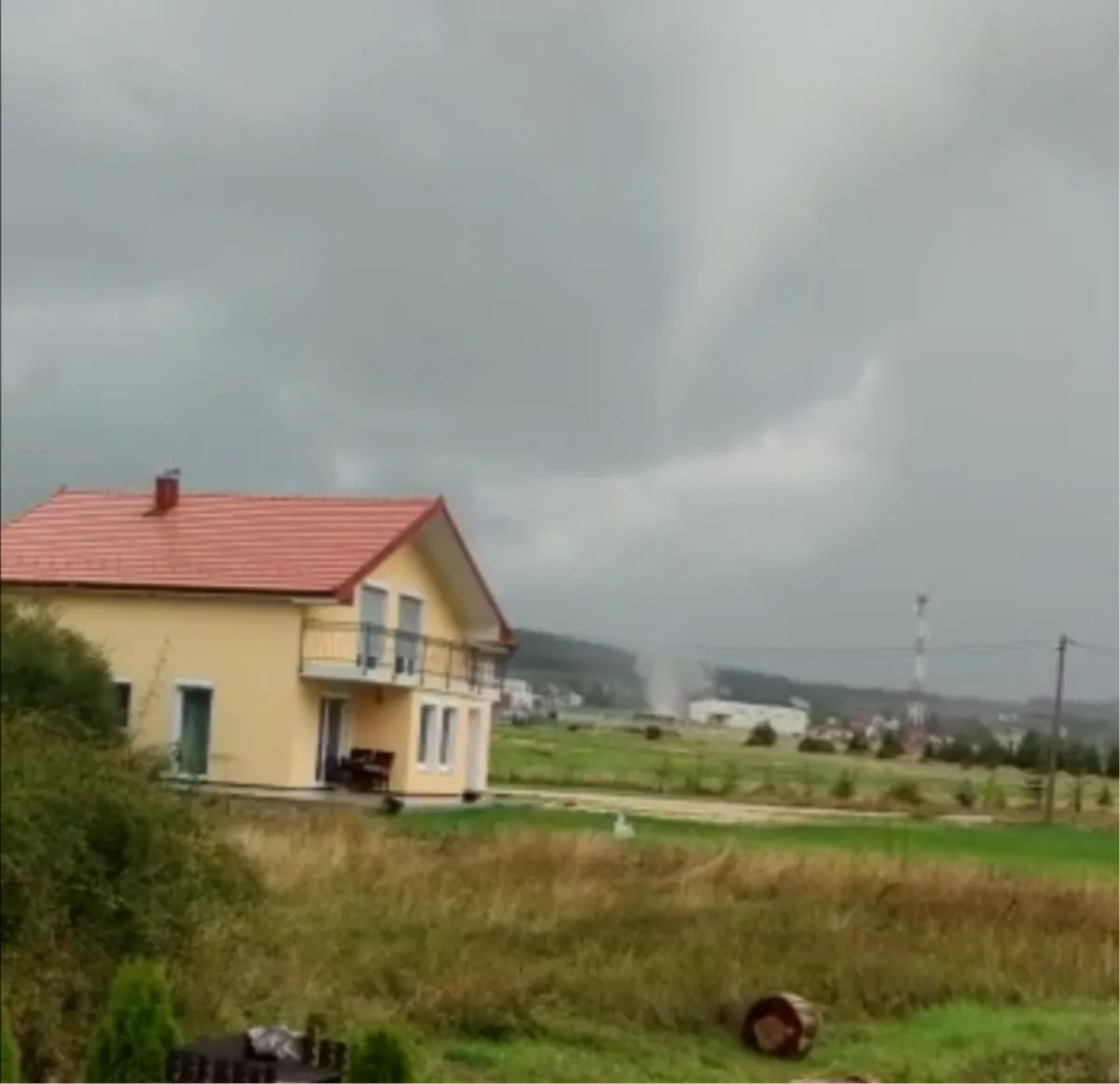 FOTO: TOMISLAVGRAD POGODIO TORNADO 1