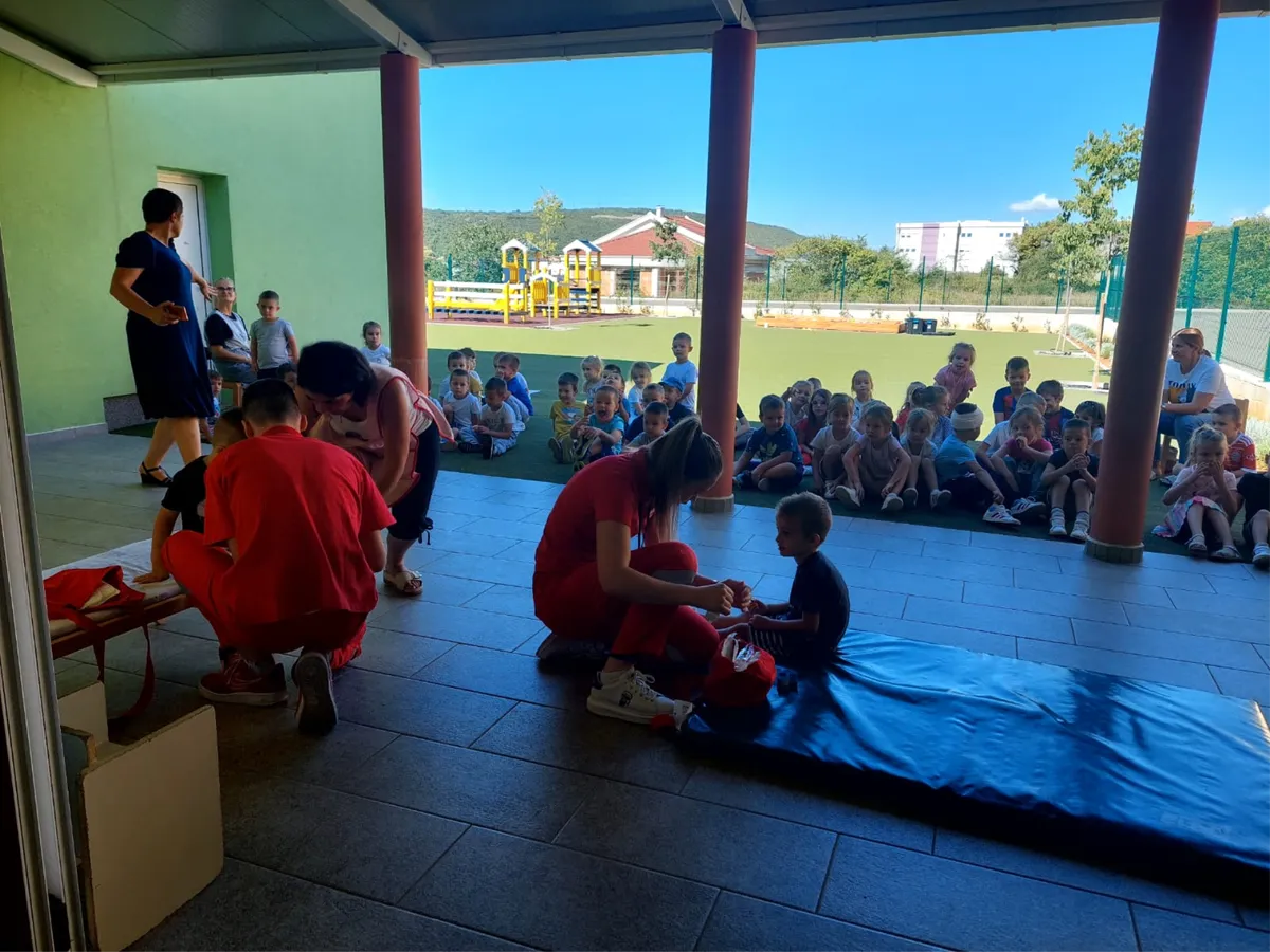 FOTO: Volonteri Crvenog križa Grude posjetili Dječji vrtić, mališani su uživali 10