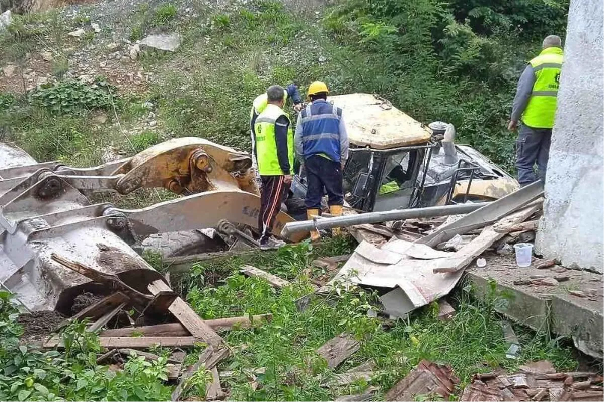 Bager sletio u provaliju, završio mještanima iza kuće