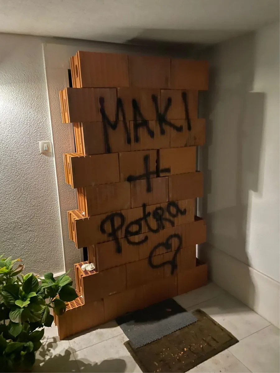Zazidali starog momka u kuću da ne pobjegne od žene! Nakon 20 godina izbjegavanja odlučio je stati pred oltar 1