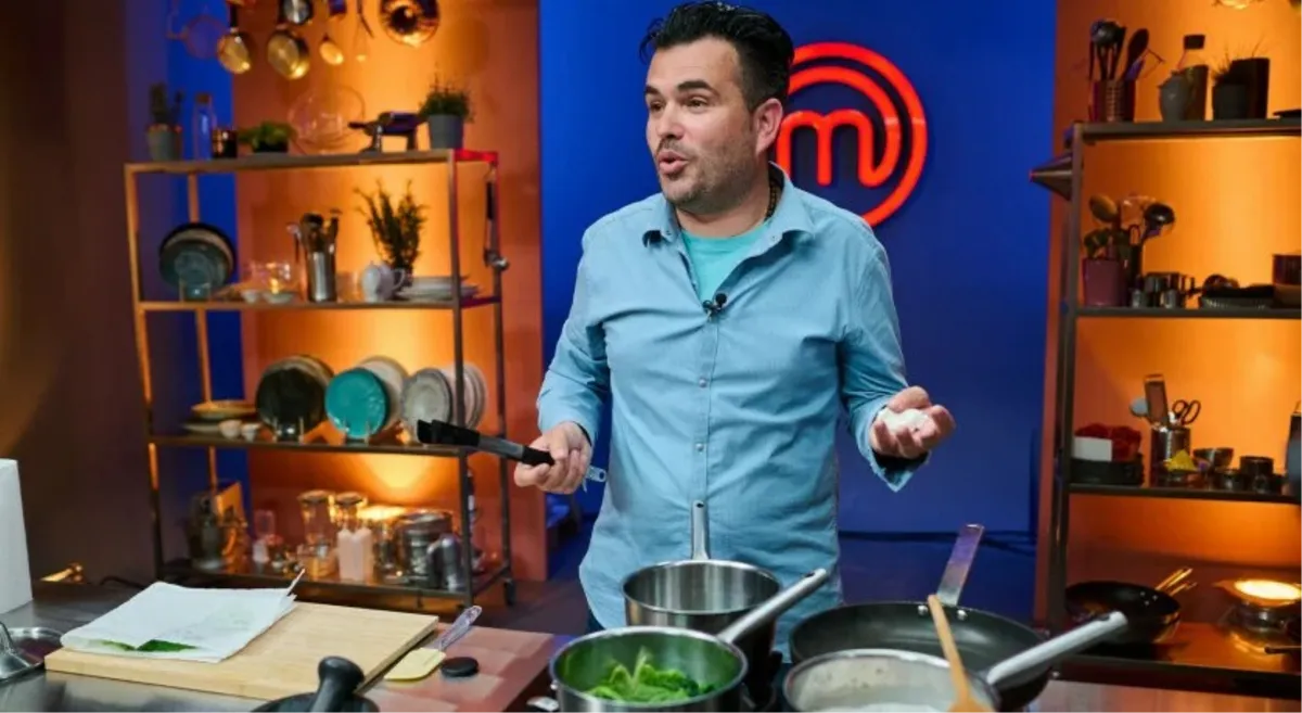 Naši znalci u Masterchefu: Kordiću kuhanje karta za ženidbu, Zlata ima 36 godina i osmero djece, Emina nije dobila posao kod Stjepana pa mu došla na noge