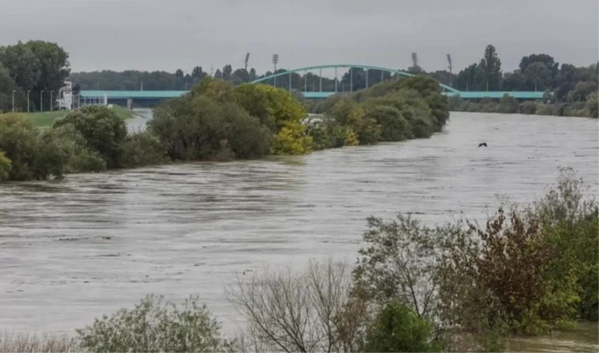 Izlila se Sava u Zagrebu, u Karlovcu na snazi redovita obrana od poplave