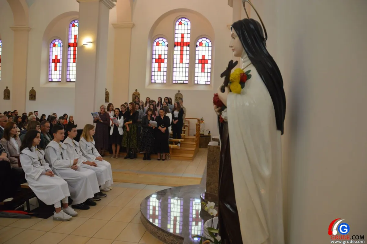 FOTO: Proslavljen blagdan svete Male Terezije na Ledincu! Don Krešimir: Ova svetica je primjer kako ljubiti svoje bližnje 4