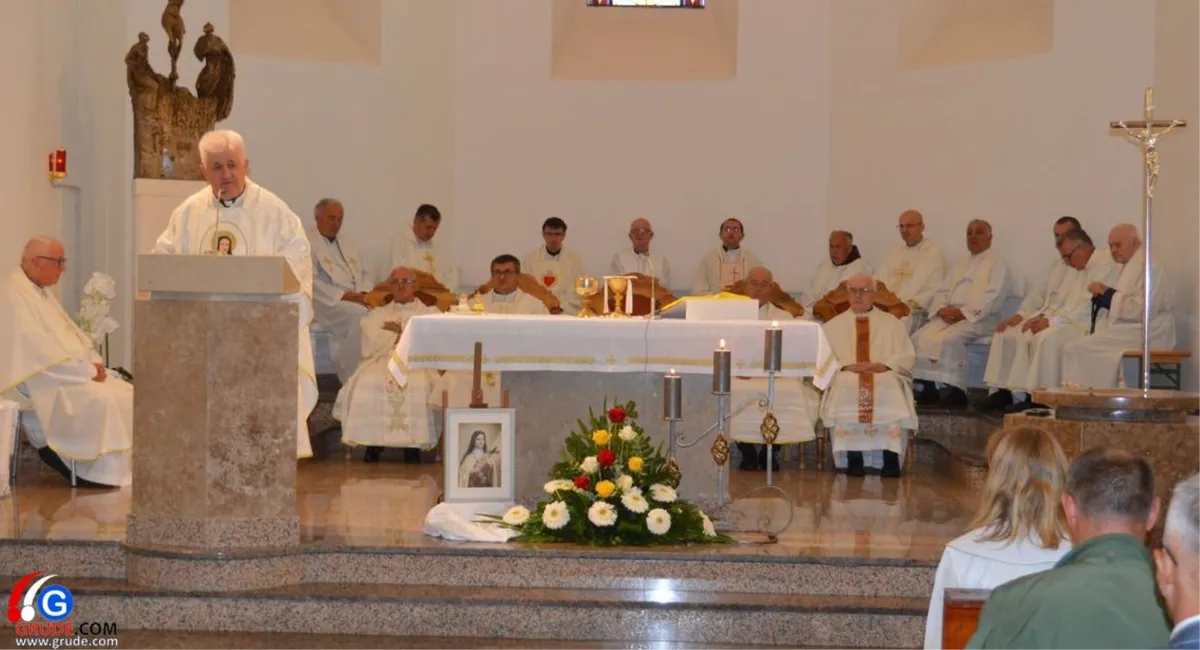 FOTO: Proslavljen blagdan svete Male Terezije na Ledincu! Don Krešimir: Ova svetica je primjer kako ljubiti svoje bližnje 5
