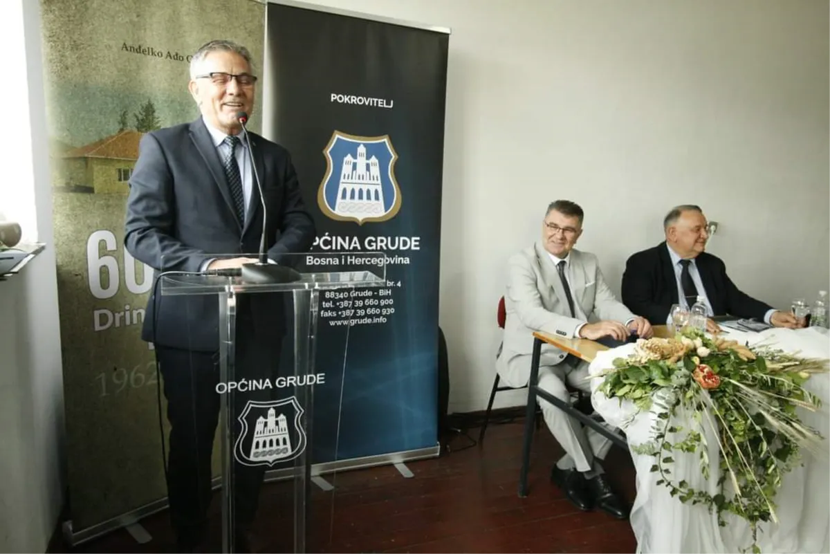Predstavljena Monografija 60. godina škole na Drinovačkom Brdu FOTO 4