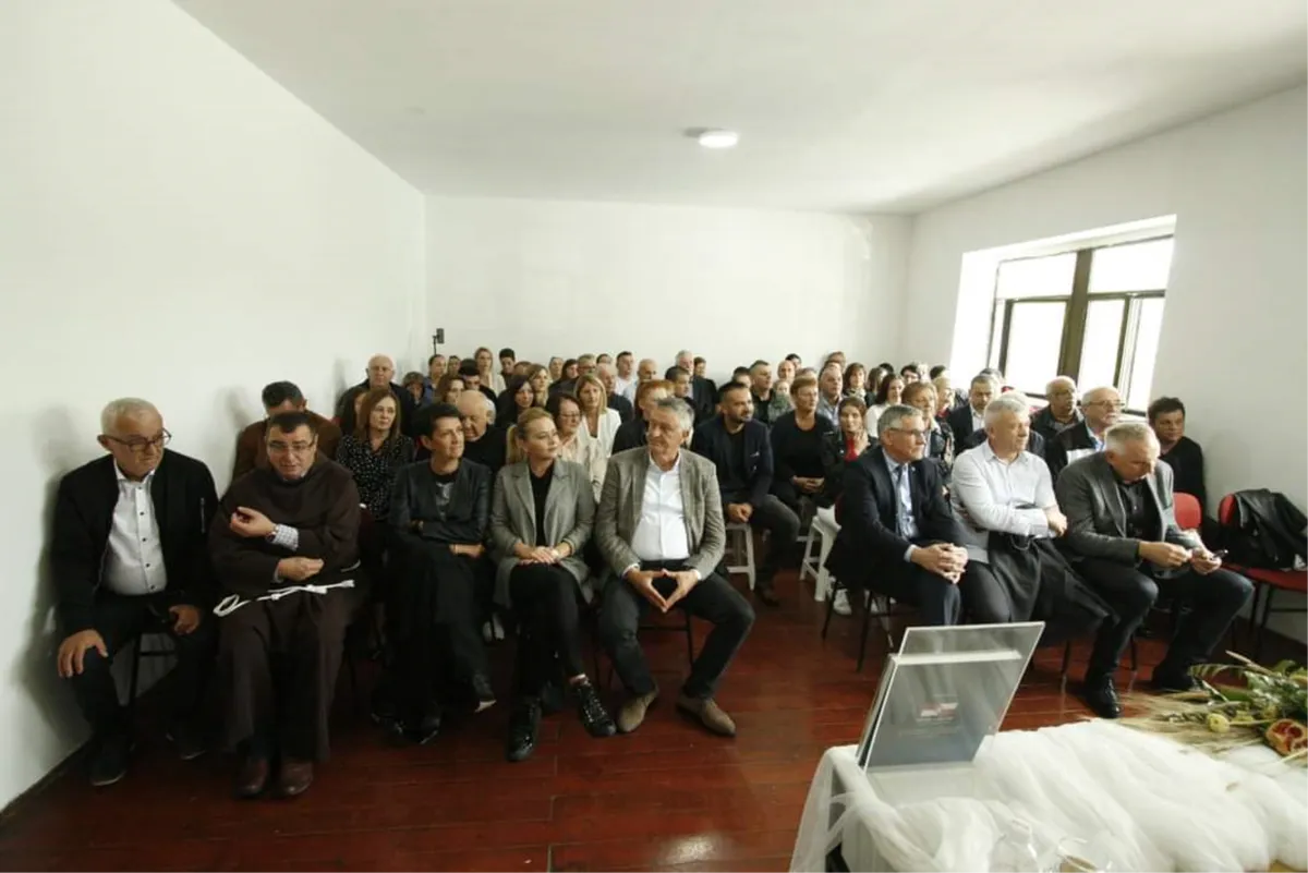 Predstavljena Monografija 60. godina škole na Drinovačkom Brdu FOTO 2