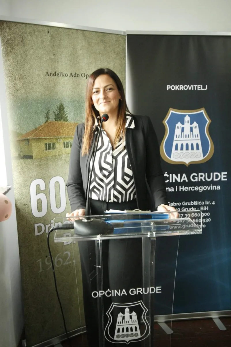 Predstavljena Monografija 60. godina škole na Drinovačkom Brdu FOTO 1