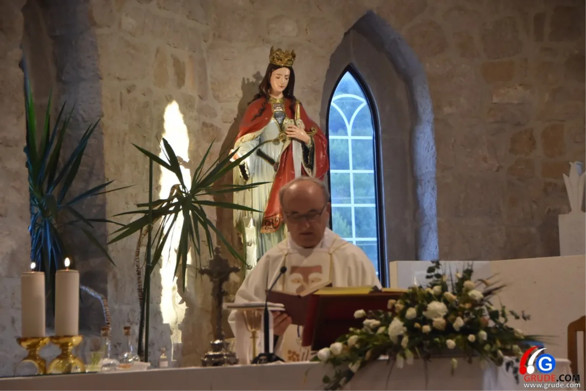FOTO: GRUDE ČUVA I SVETI FRANJO! BLAGOSLOVLJEN KIP NAJDRAŽEG SVECA, DJELO ILIJE SKOČIBUŠIĆA, AKADEMSKOG KIPARA 2