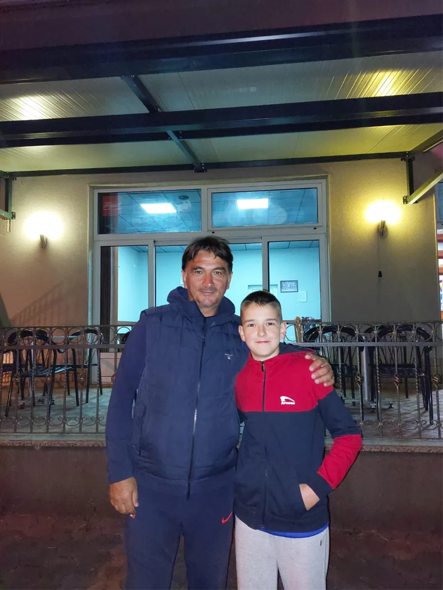 Zlatko Dalić rado se slikao s Gruđanima na svom hodočašću 4
