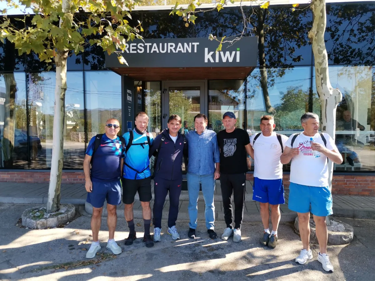 Zlatko Dalić rado se slikao s Gruđanima na svom hodočašću 6