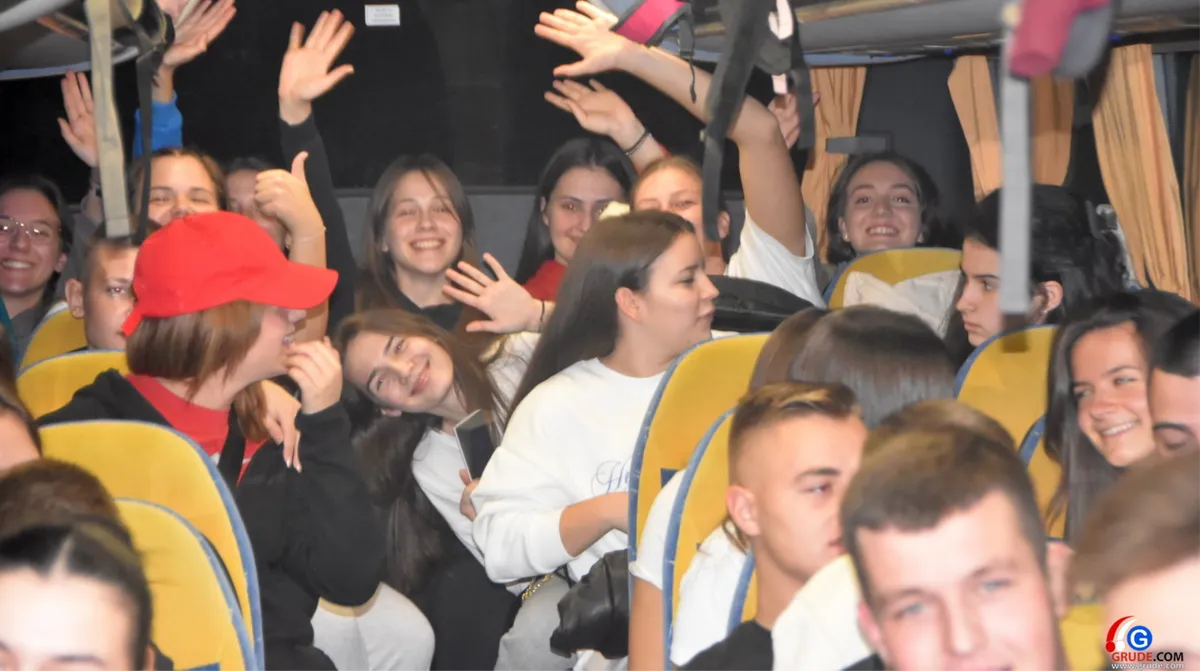 FOTO/VIDEO: Nakon tri dana bez presedana, ISPRATILI SMO GRUĐANE NA EKSKURZIJU