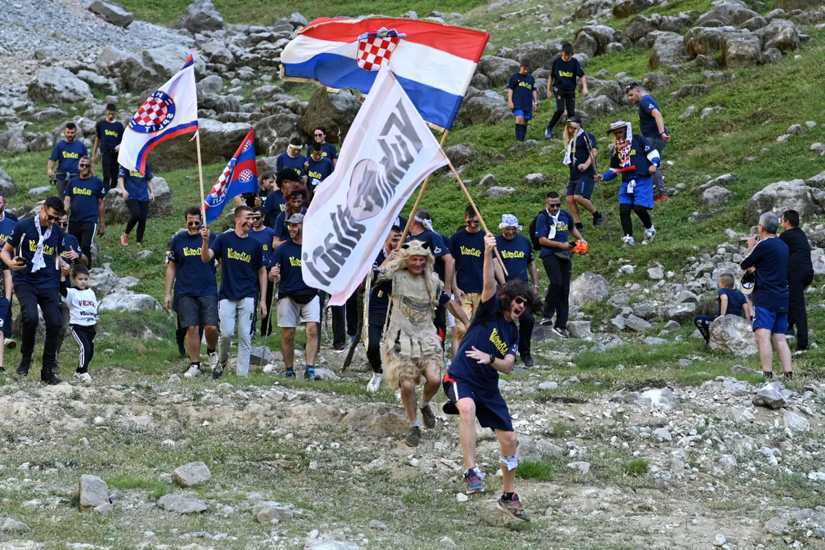 MODRO JEZERO: Vilenjaci i Vukodlaci odmjerili su snage na najljepšem nogometnom terenu 1
