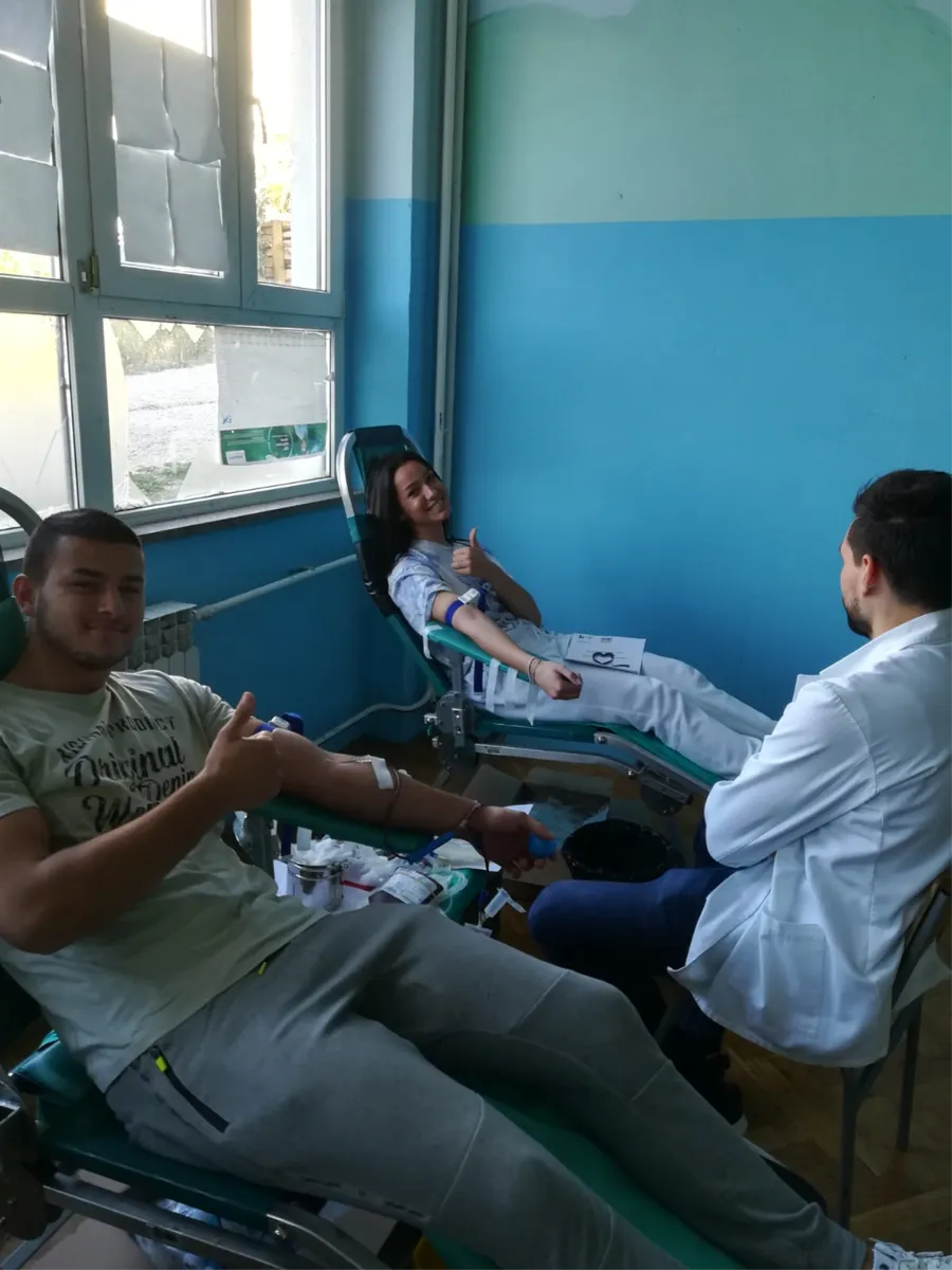 FOTO: Grudski maturanti pokazali veliko srce, njih 26 pristupilo darivanju krvi 11
