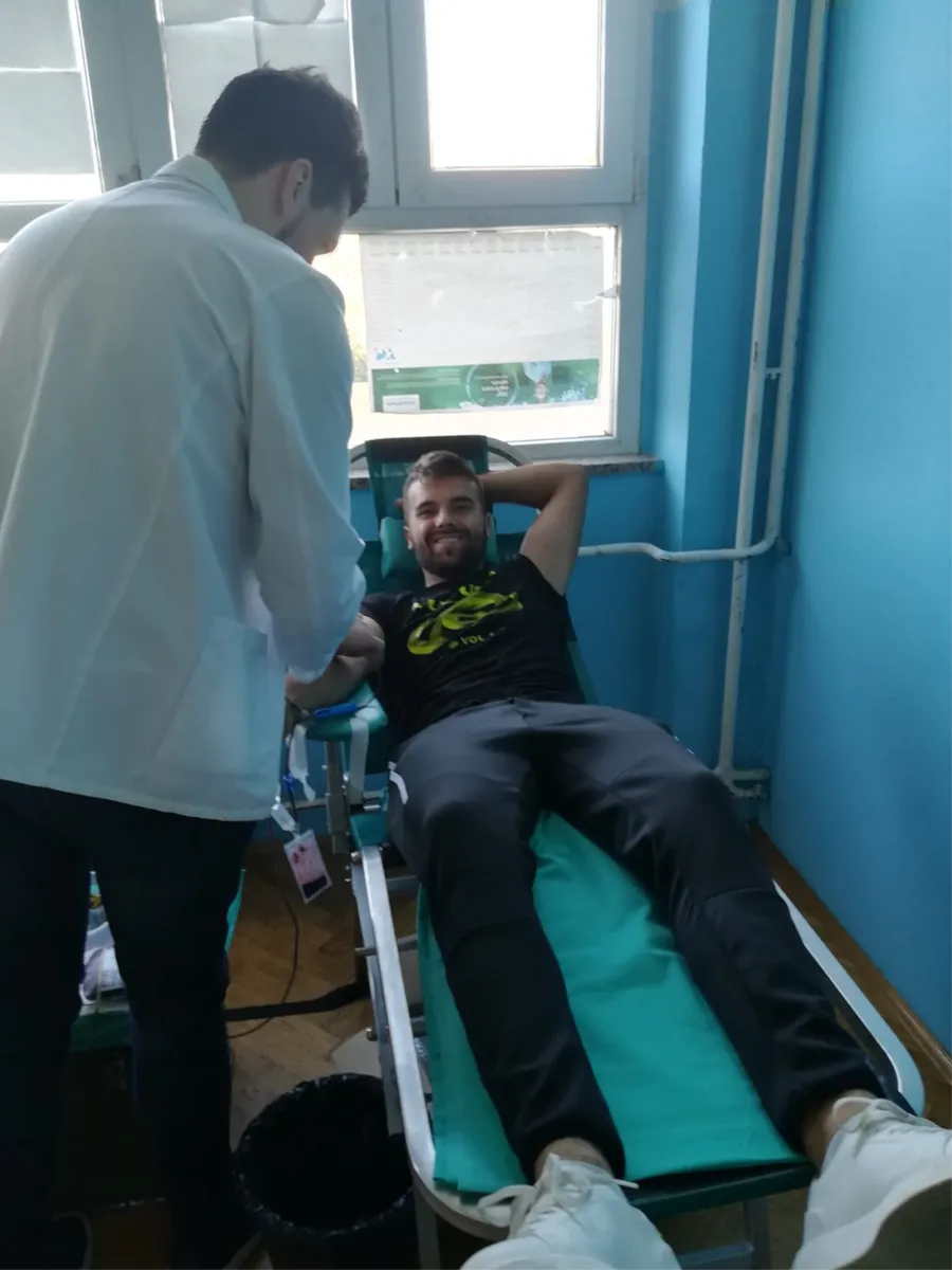 FOTO: Grudski maturanti pokazali veliko srce, njih 26 pristupilo darivanju krvi 13