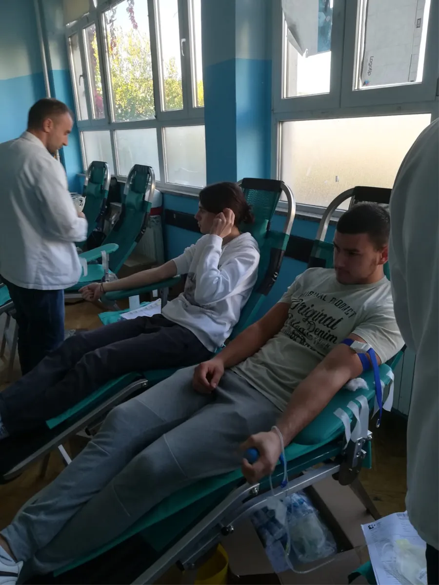 FOTO: Grudski maturanti pokazali veliko srce, njih 26 pristupilo darivanju krvi 15