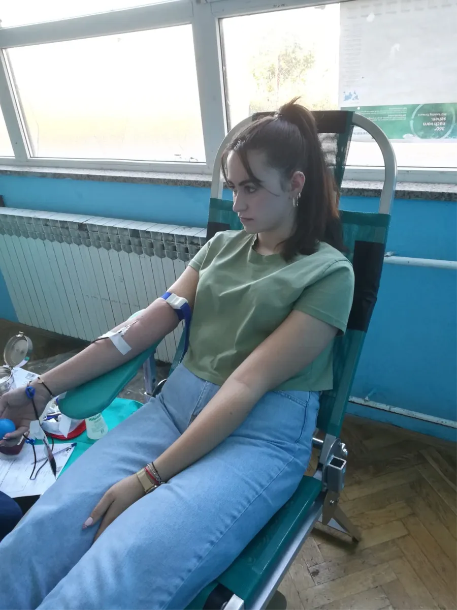 FOTO: Grudski maturanti pokazali veliko srce, njih 26 pristupilo darivanju krvi 3
