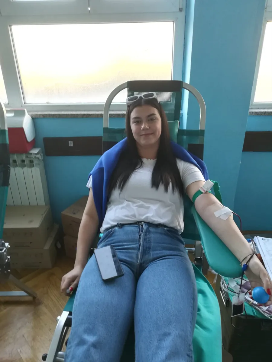 FOTO: Grudski maturanti pokazali veliko srce, njih 26 pristupilo darivanju krvi 4