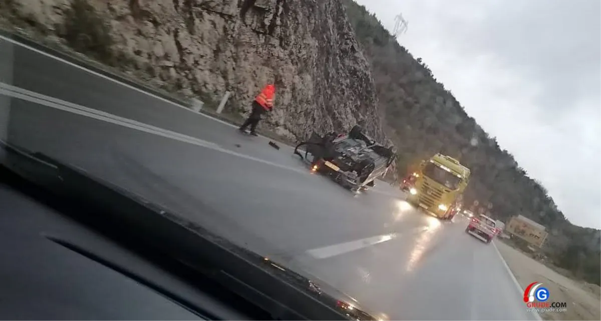 Na Žovnici vozilo završilo na krovu FOTO 1