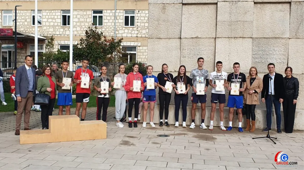 FOTO: U GRUDAMA ODRŽANA ULIČNA UTRKA, zlato za Ninu, Stipu, Petru i Tonija!