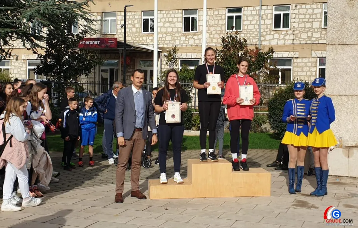 FOTO: U GRUDAMA ODRŽANA ULIČNA UTRKA, zlato za Ninu, Stipu, Petru i Tonija! 5