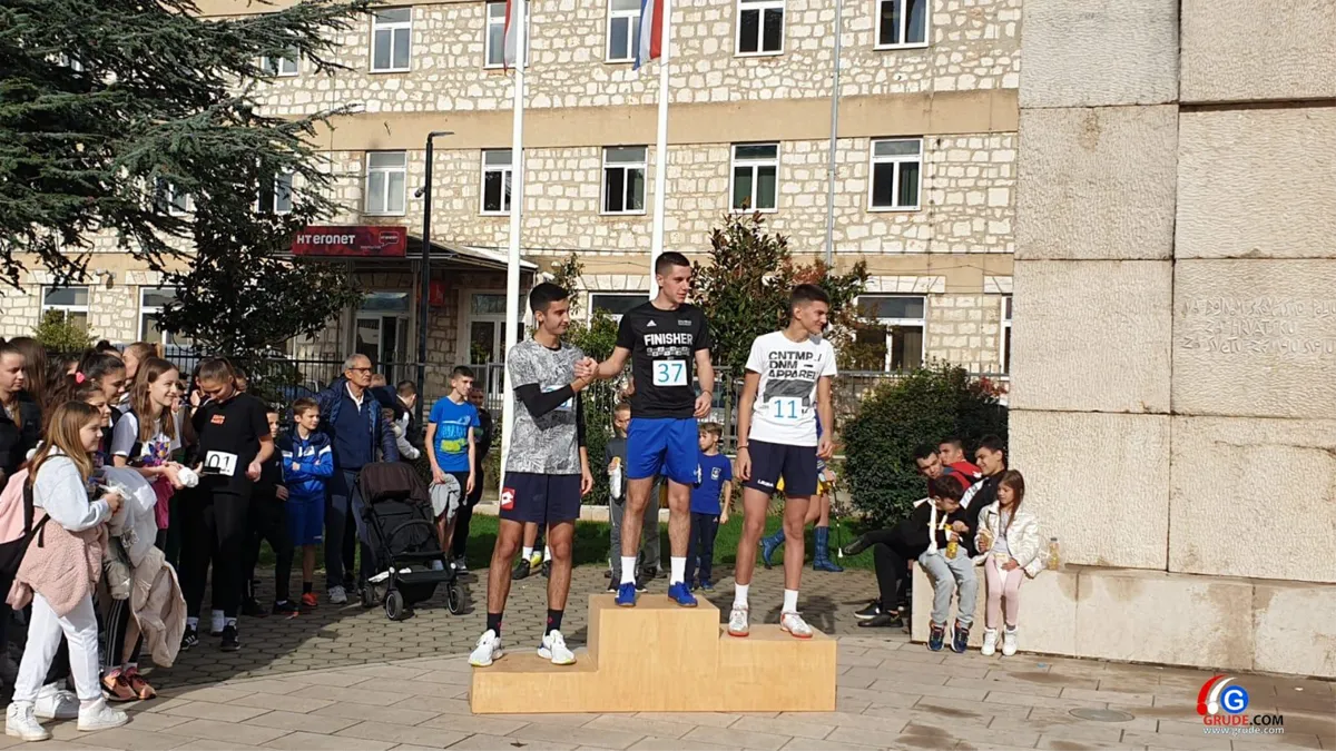 FOTO: U GRUDAMA ODRŽANA ULIČNA UTRKA, zlato za Ninu, Stipu, Petru i Tonija! 4