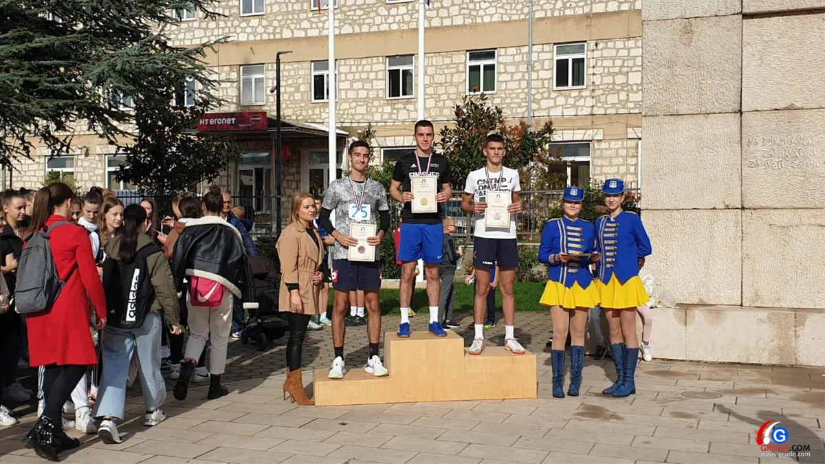 FOTO: U GRUDAMA ODRŽANA ULIČNA UTRKA, zlato za Ninu, Stipu, Petru i Tonija! 3