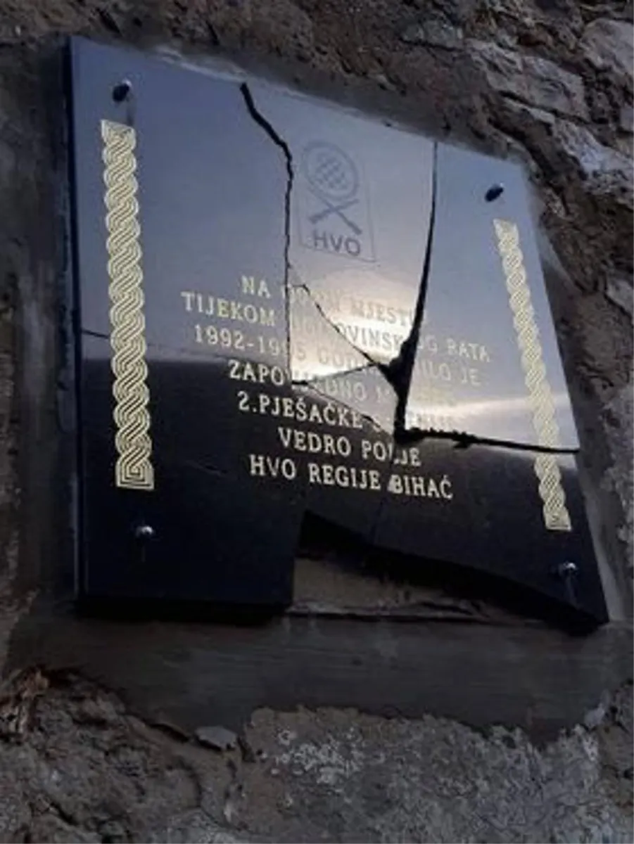 Ponovno razbijena spomen ploča HVO-u kod Bihaća
