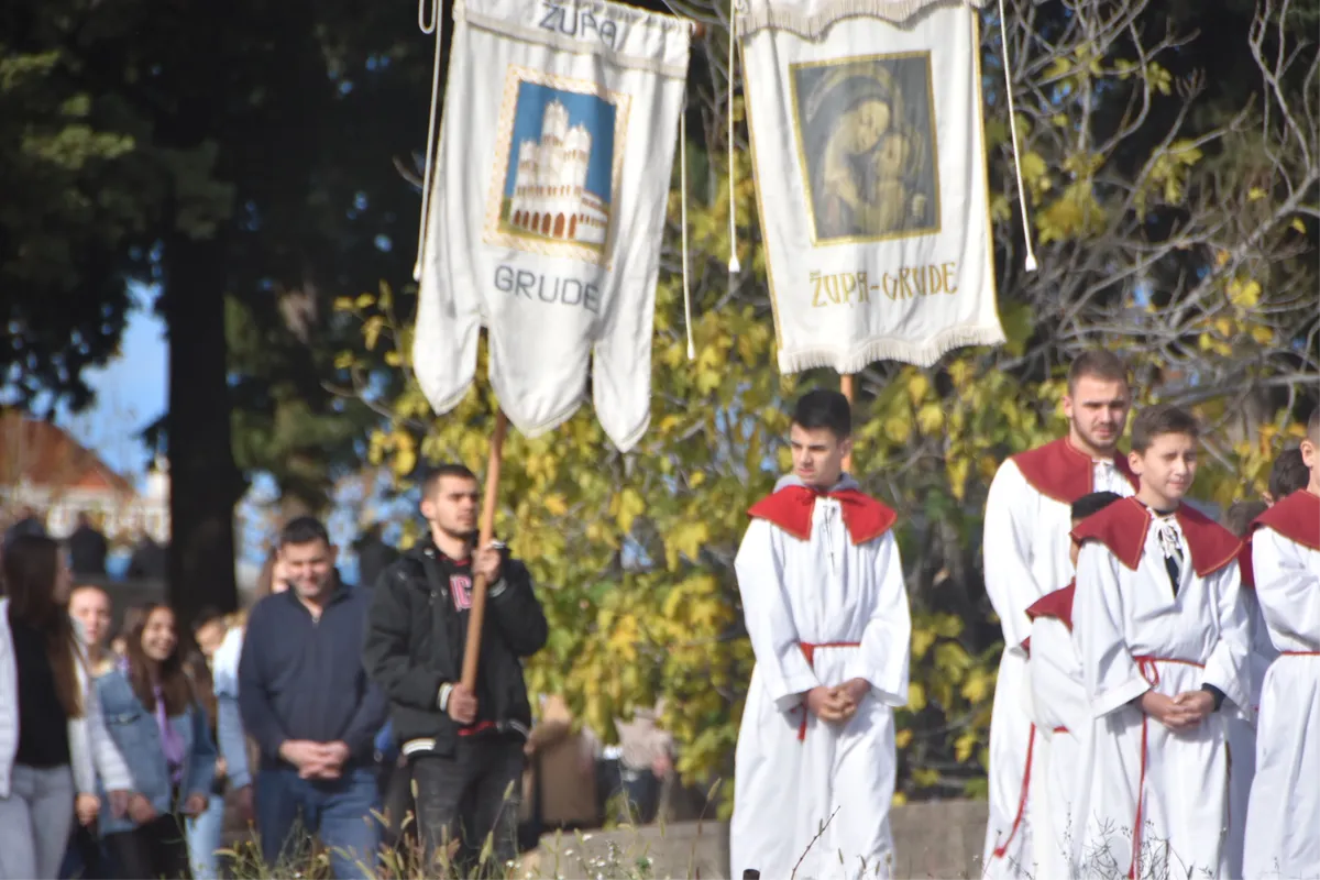 FOTO: GRUDE SLAVE BLAGDAN SVETE KATE, BLAGOSLOVLJEN NOVI GOSPIN KIP I KRIŽNE POSTAJE 4