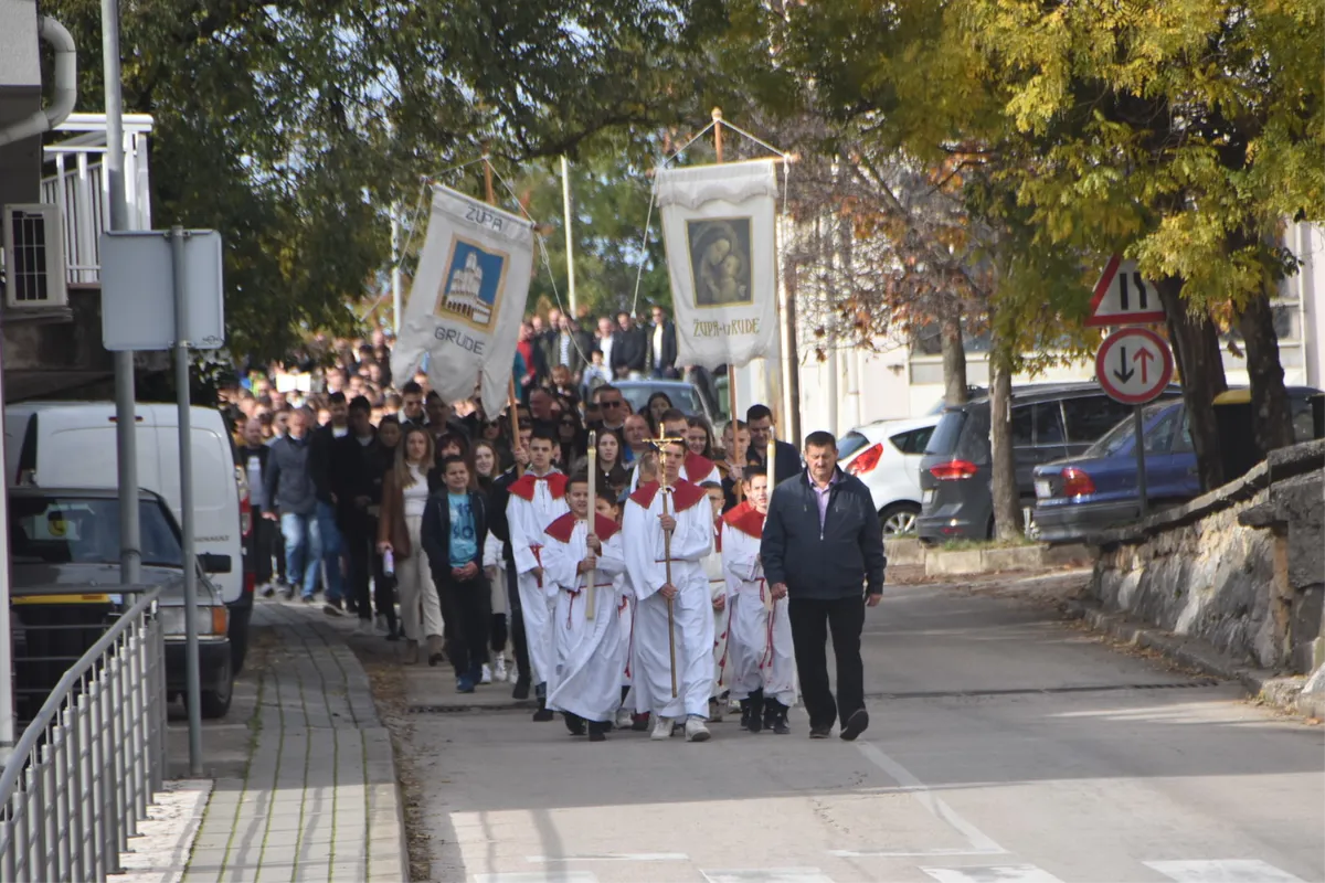 FOTO: GRUDE SLAVE BLAGDAN SVETE KATE, BLAGOSLOVLJEN NOVI GOSPIN KIP I KRIŽNE POSTAJE 5
