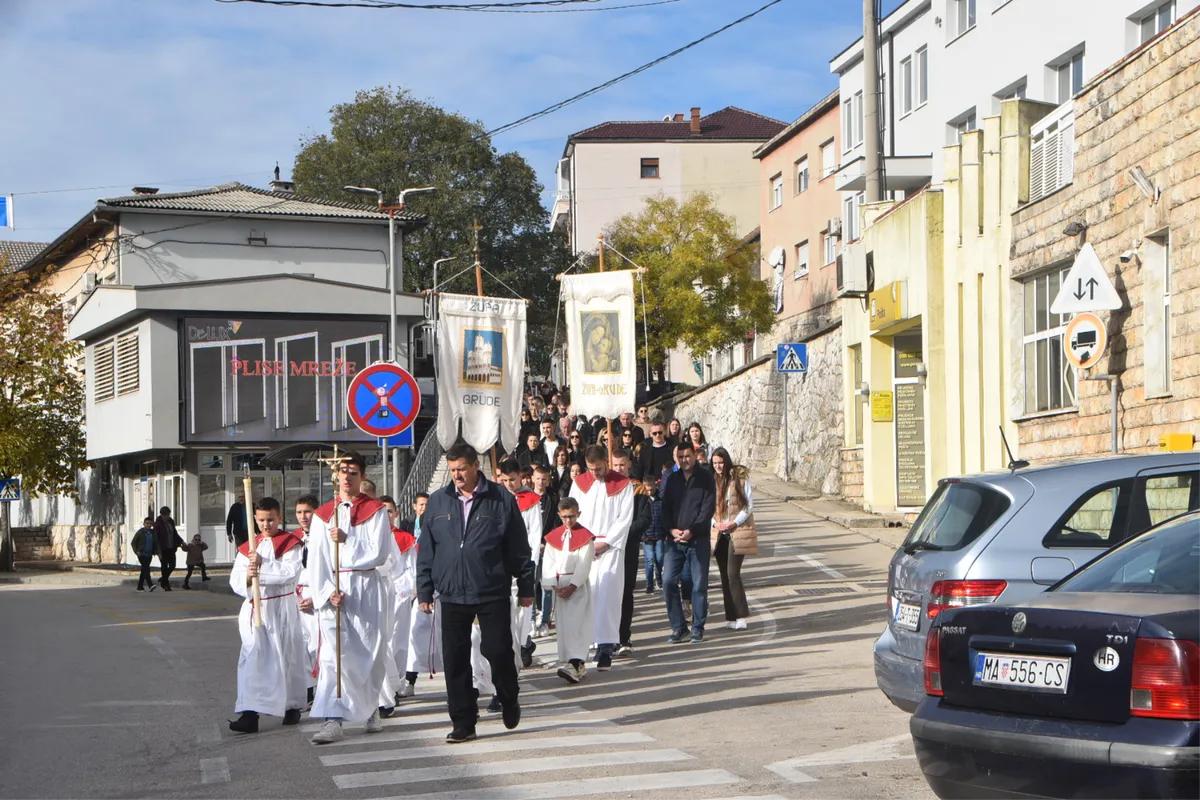 FOTO: GRUDE SLAVE BLAGDAN SVETE KATE, BLAGOSLOVLJEN NOVI GOSPIN KIP I KRIŽNE POSTAJE