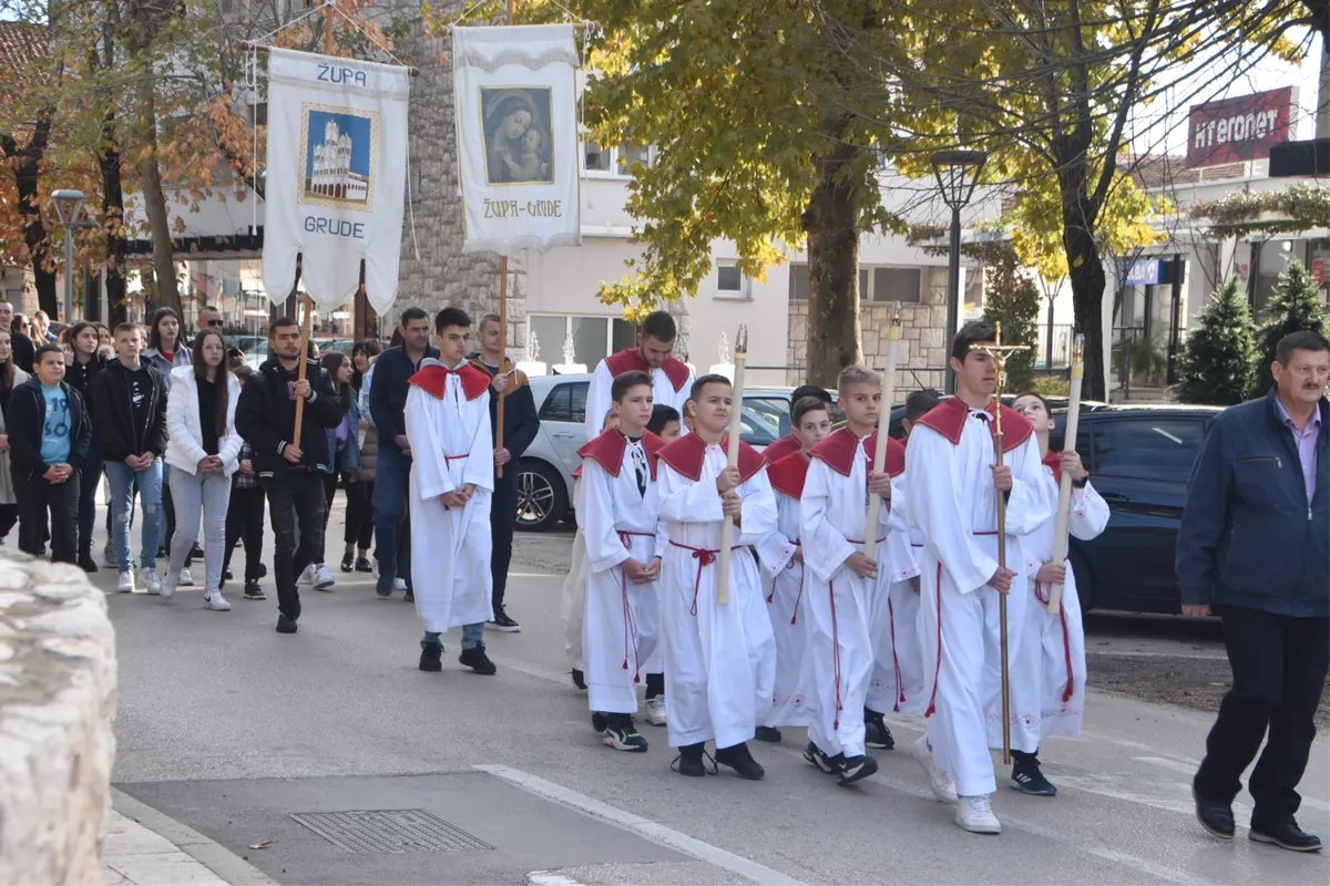 FOTO: GRUDE SLAVE BLAGDAN SVETE KATE, BLAGOSLOVLJEN NOVI GOSPIN KIP I KRIŽNE POSTAJE 12