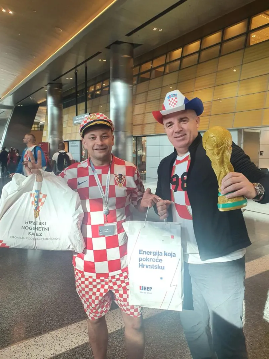 HRVATI OKUPIRALI KATAR! GRUĐANIN U DOHI PROSLAVIO 52. ROĐENDAN 1
