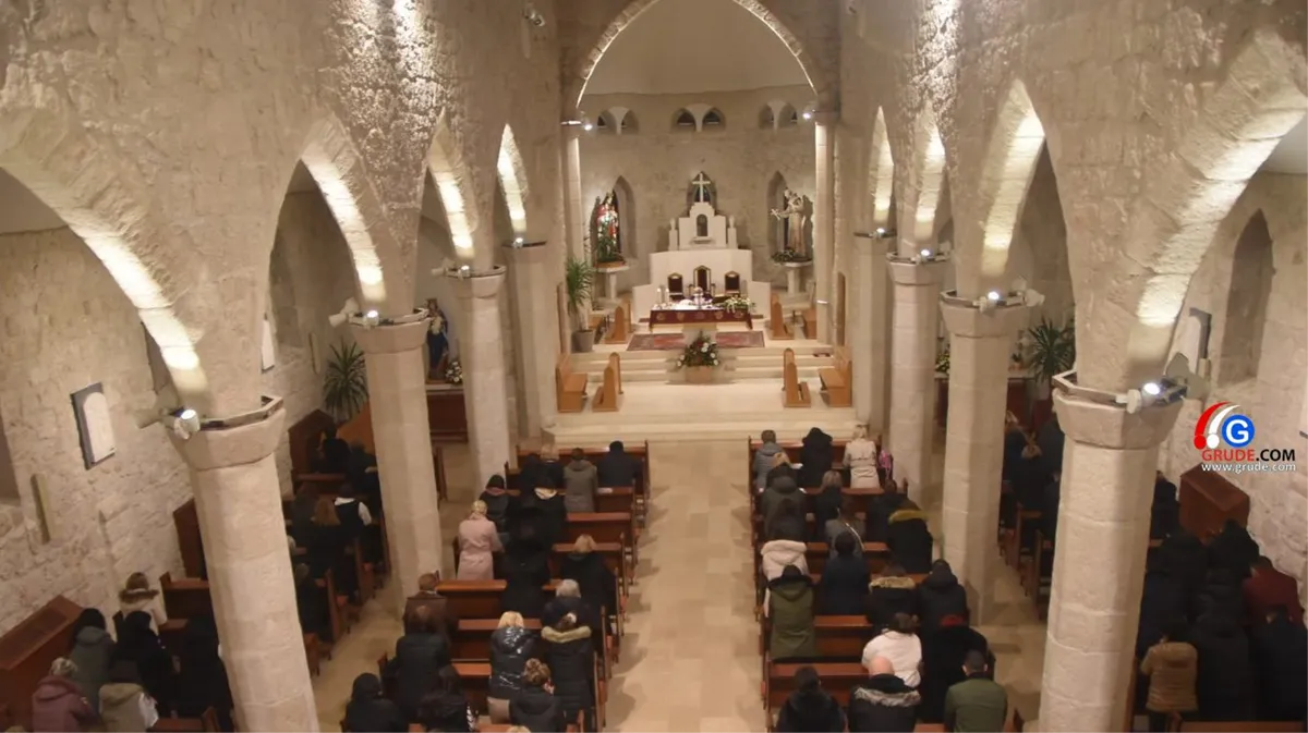FOTO/VIDEO: GRUDE MOLITVOM POČELE DAN! Srca vjernika ispunjena ljubavlju zbog svetih misa zornica